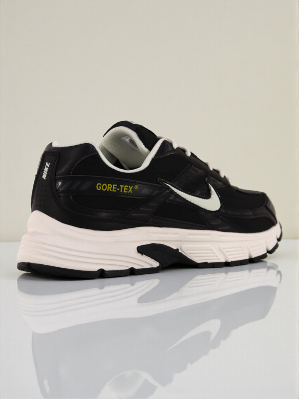 Nike Initiator