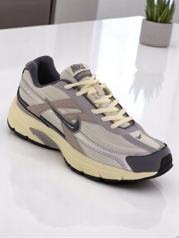 Nike Initiator
