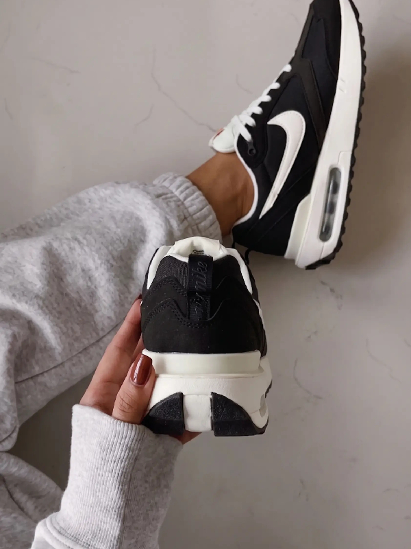 Nike Air Max Dawn