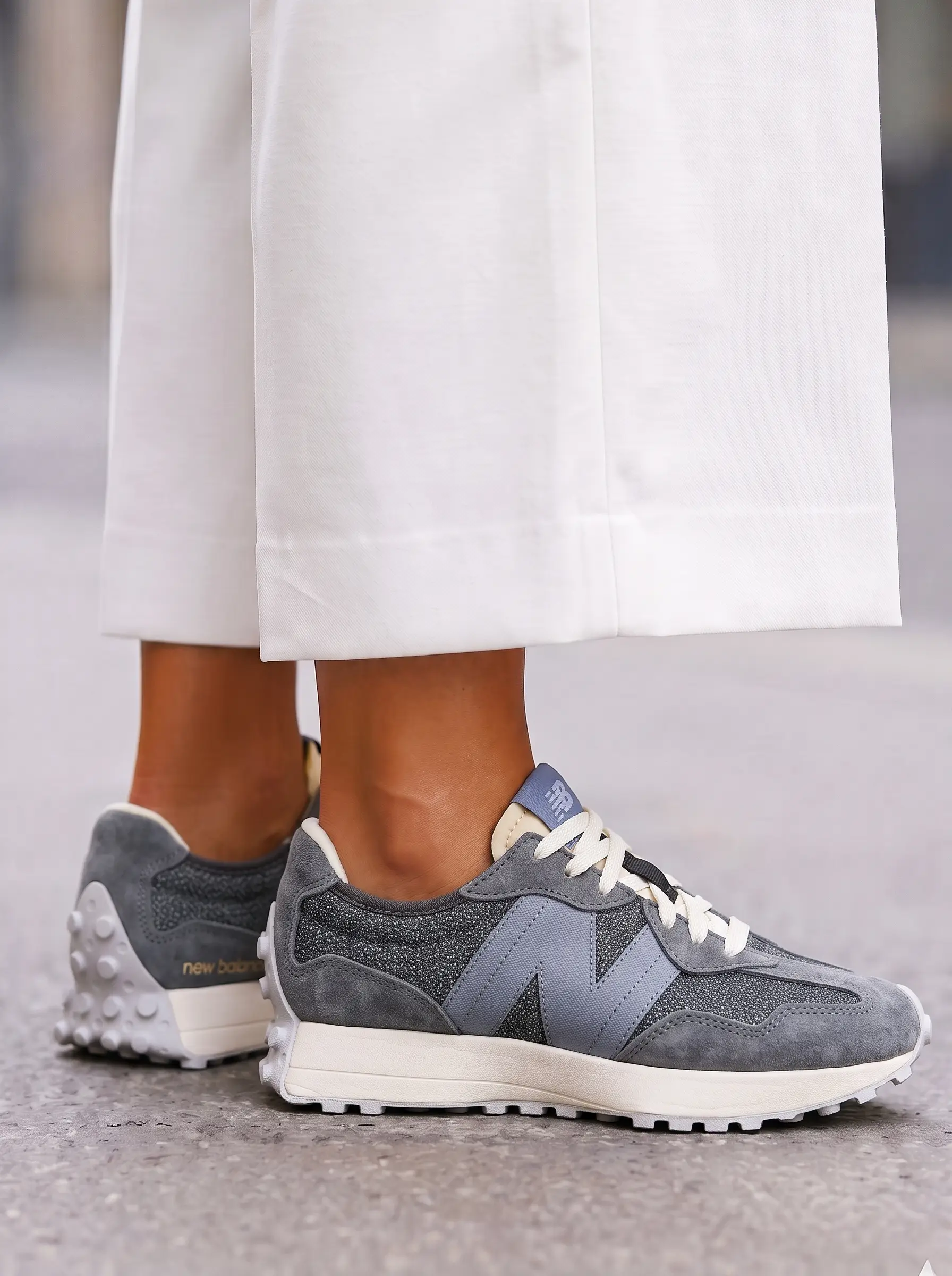 New Balance 327