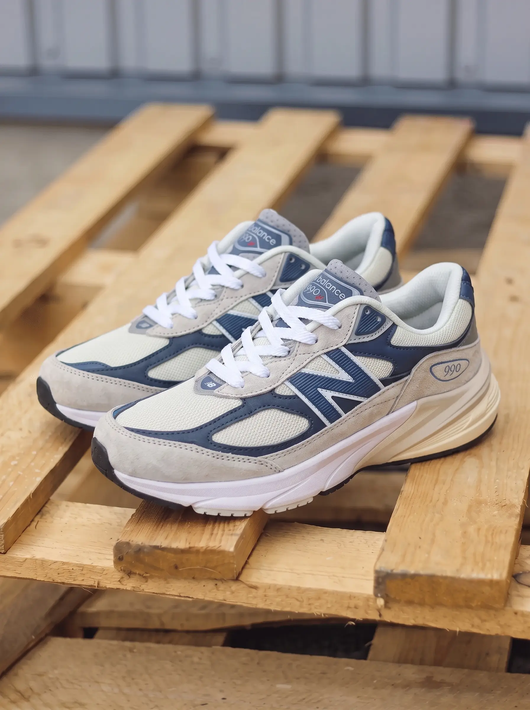 New Balance 990