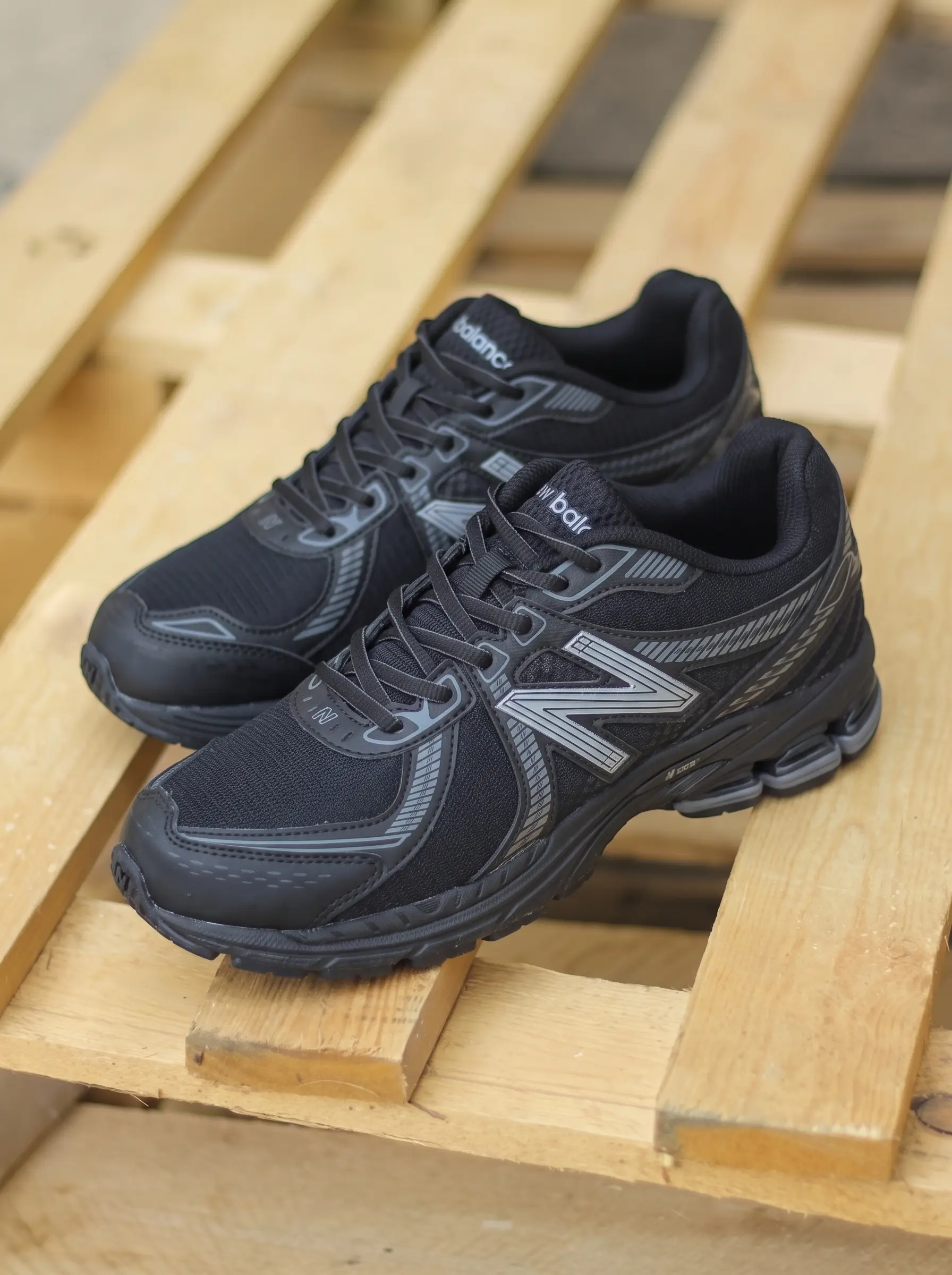 New Balance 860