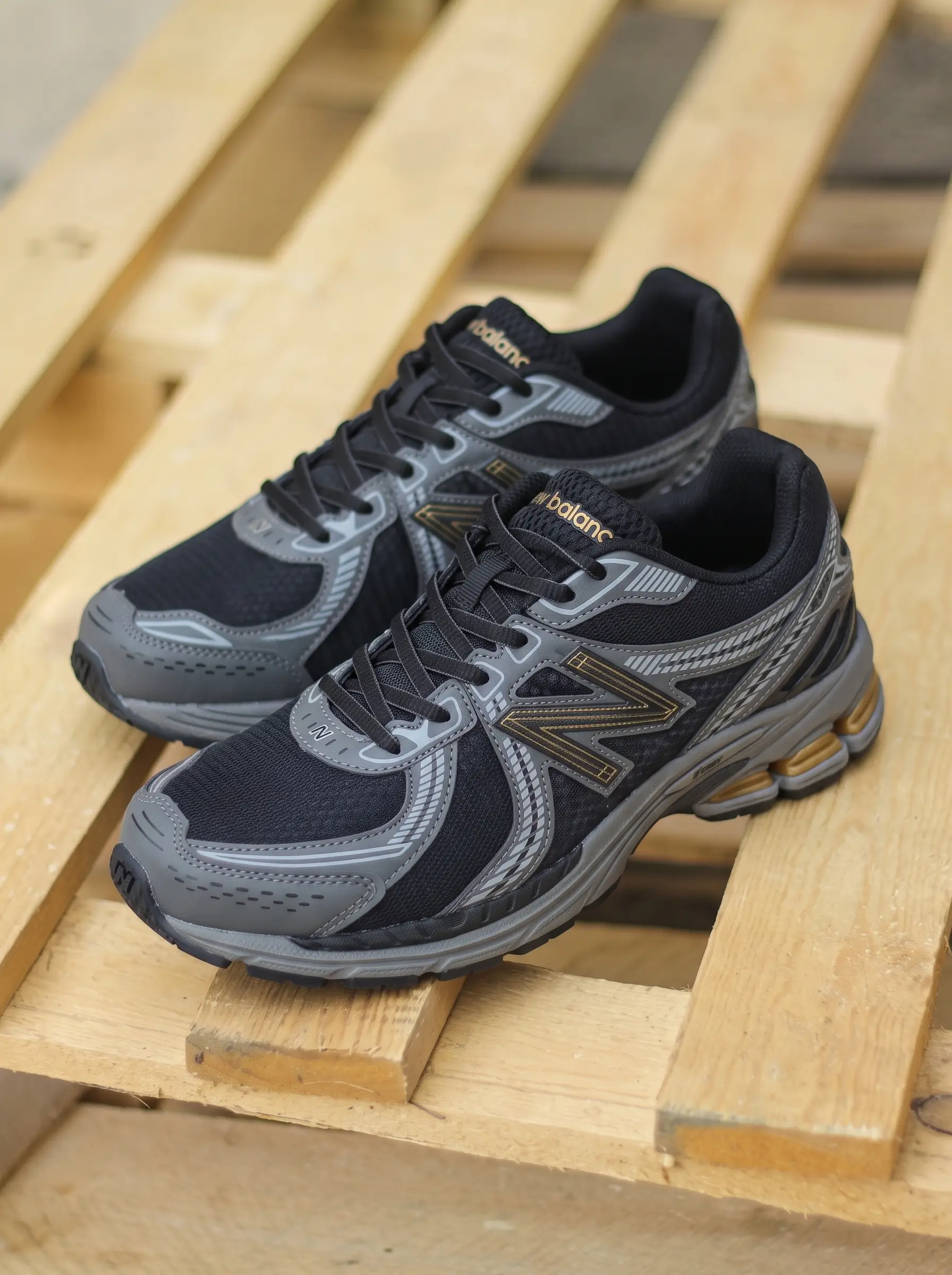 New Balance 860