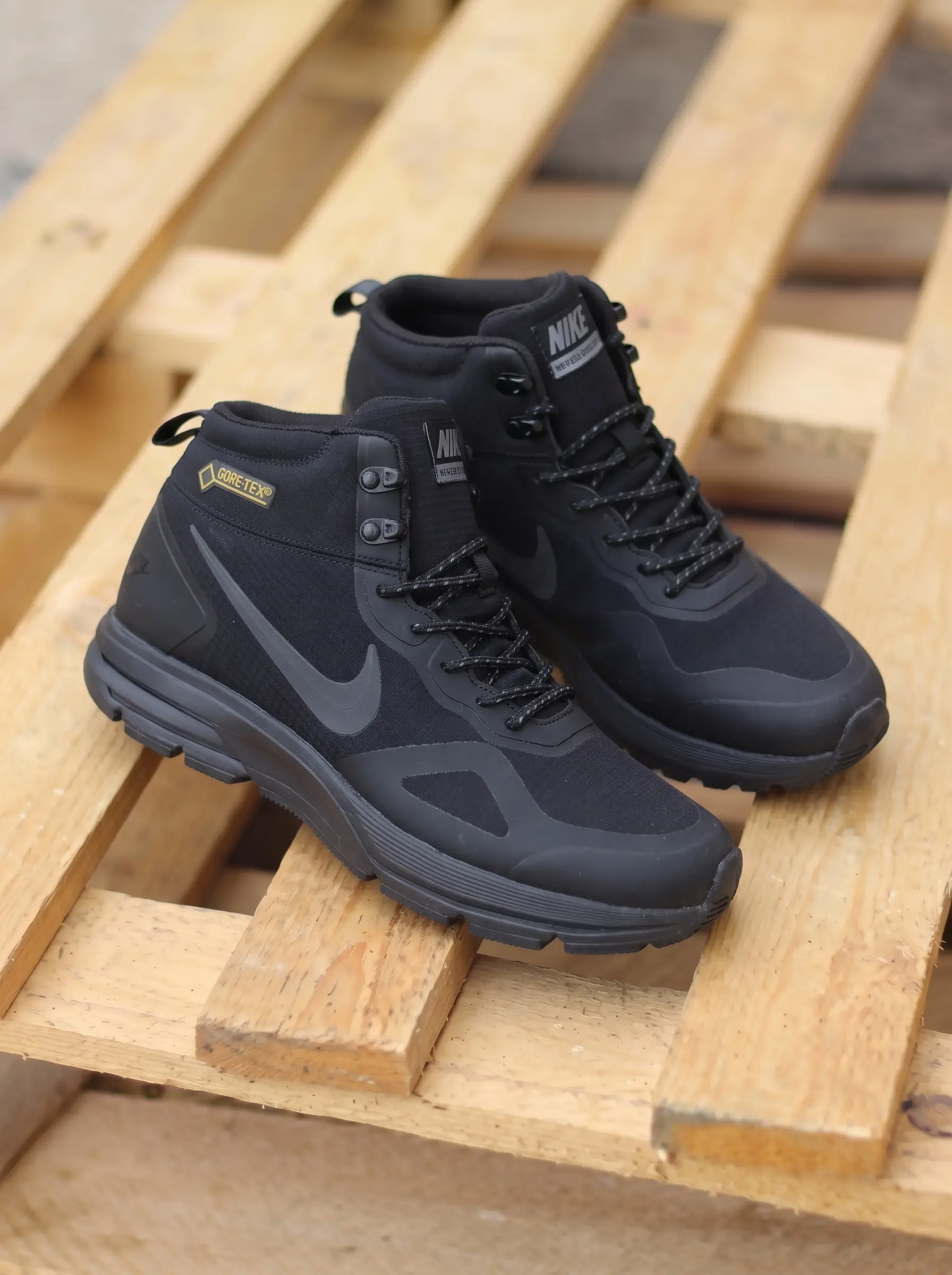 Nike Air Relentless Mid GORE-TEX